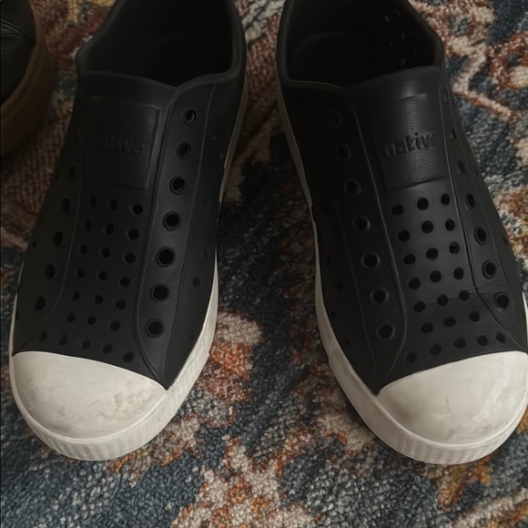 New Balance, Native and Ugg leather boots. - Picture 6 of 15